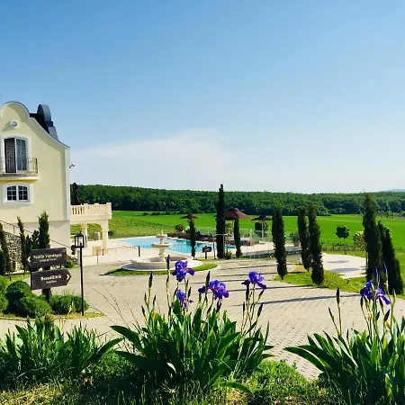 Πανσιόν Liszkay Borkuria 4*