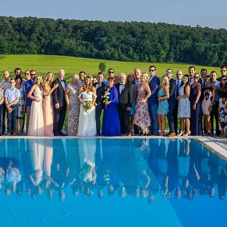 Πανσιόν Liszkay Borkuria 4*