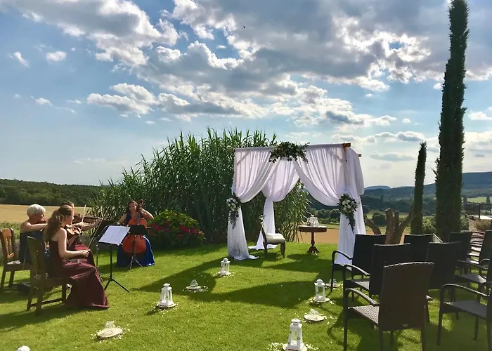 בית הארחה Liszkay Borkuria 4*